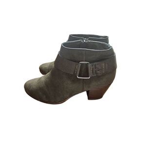 LimeLight Jessie Women Ankle Bootie Olive Green Size 7 Heel Block 2.5" EUC